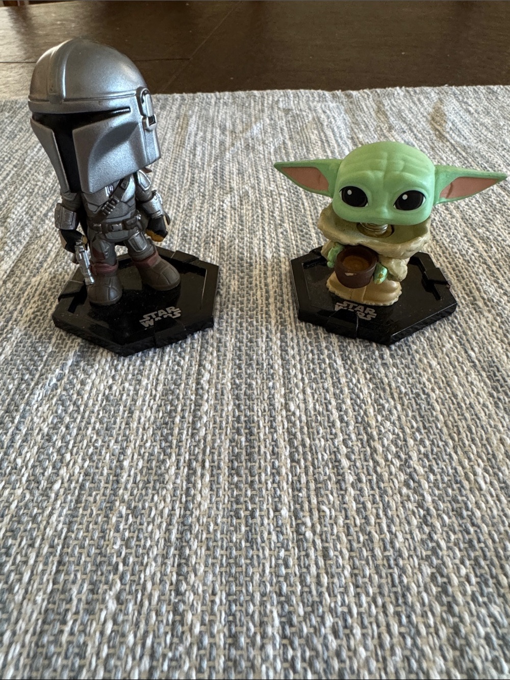 Star Wars Mandalorian & Grogu Figurine Set - Silver & Green